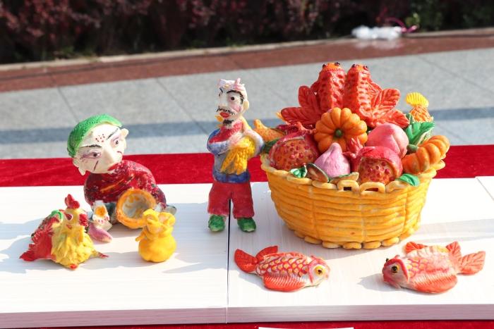 府谷县迎国庆妇女手工艺品展览和展销活动开展